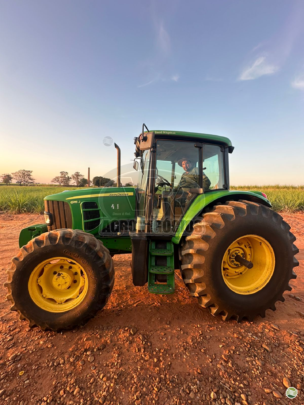 TRATOR JOHN DEERE JOHN DEERE 6115J Tração 4x4 VR Agronegócios ARAXA MINAS GERAIS MG